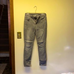 Gray women’s skinny jeans